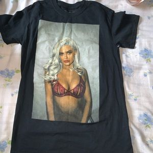Kylie jenner graphic tee size small